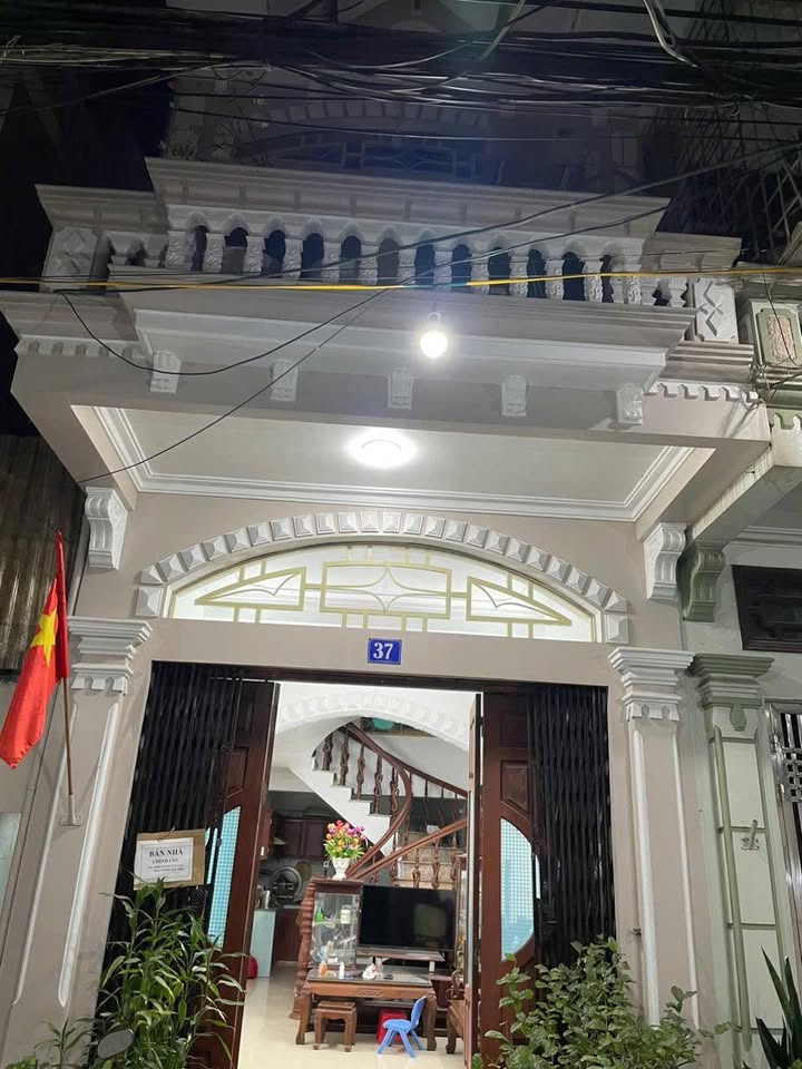 Nhà 3 tầng chính chủ tại 37/4 Nguyễn Hồng Quân, Hải Phòng - Giá chỉ 3 tỷ!