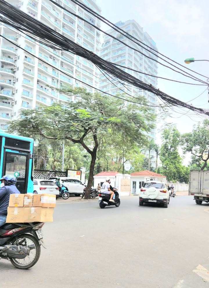 FrontHouse Hoàng Hoa Thám, Ba Đình 45m² giá 18 tỷ - Kinh doanh sầm uất ngay trung tâm!