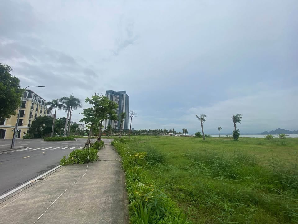 Bán căn liền kề Aqua Hùng Thắng 85m² giá 9 tỷ - Vị trí đắc địa gần biển