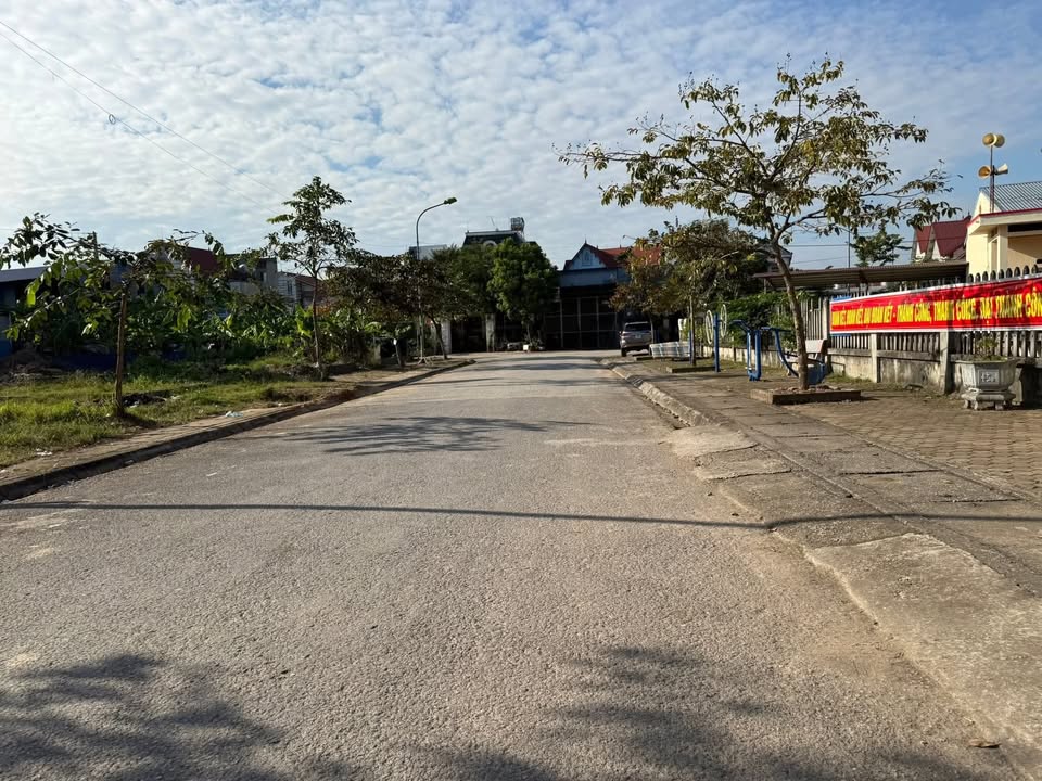 Đất nền tại đường Lý Nam Đế, Đồng Tiến, 100m² giá 2.2 tỷ - Địa điểm lý tưởng cho đầu tư!