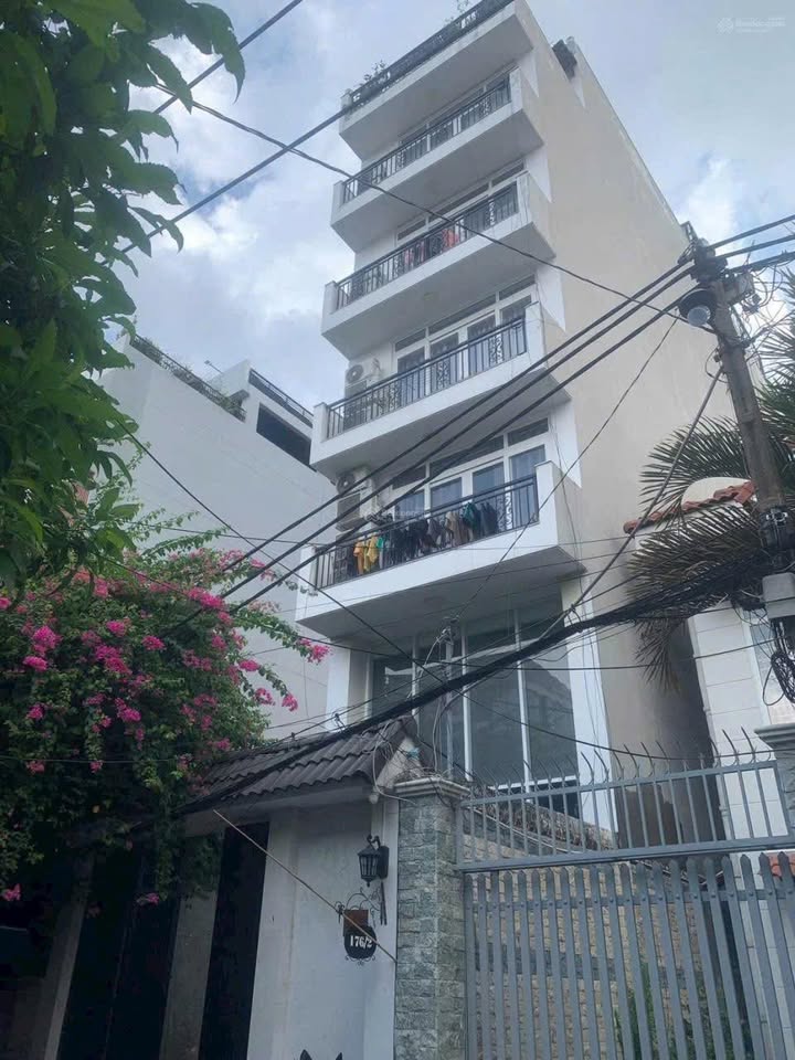 Bán tòa nhà CHDV 143m² đường Lê Văn Sỹ, quận Phú Nhuận - Giá chỉ 39 tỷ!