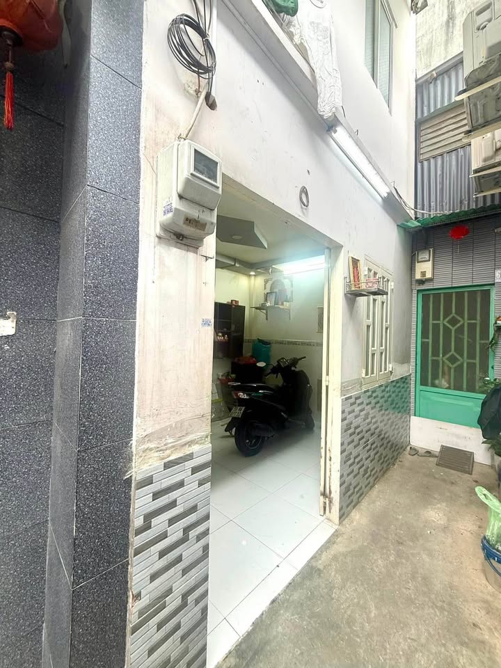 Nhà Ba Đình, Quận 8, 18.72m² giá 2.38 tỷ - Chính chủ, sổ hồng riêng!