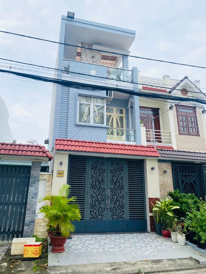 Nhà Mặt Tiền Tú Xương KDC Hồng Phát Cần Thơ 90m² giá 6.6 tỷ - Sổ đỏ chính chủ, đầy đủ tiện nghi!