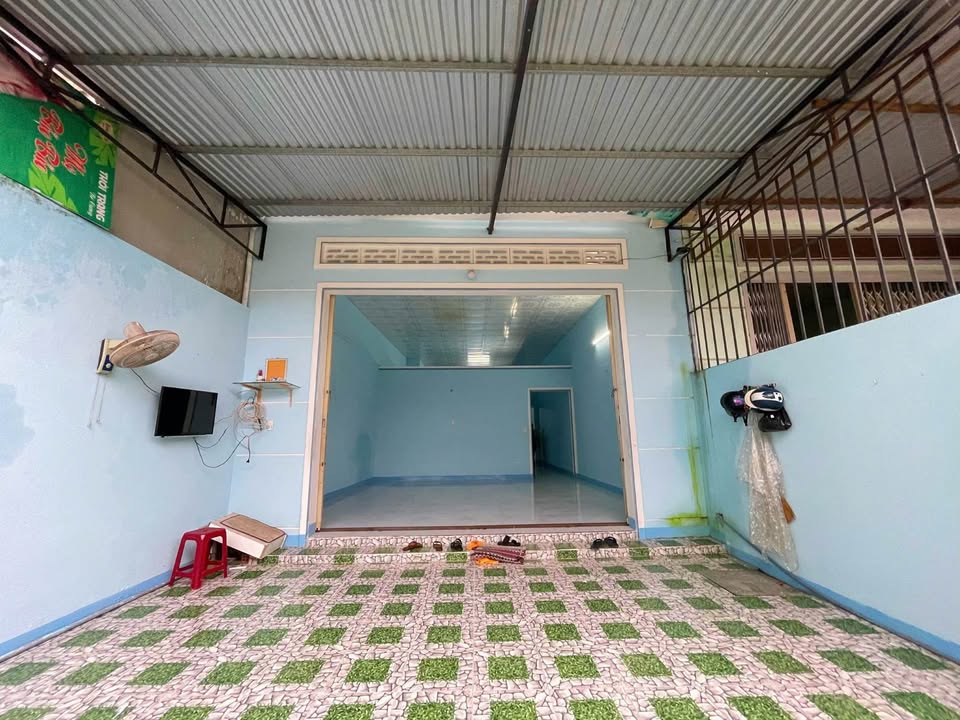 Nhà phố hẻm Nguyễn Tự Tân, Quảng Ngãi 150m² giá 1.6 tỷ - Sân ô tô rộng rãi!