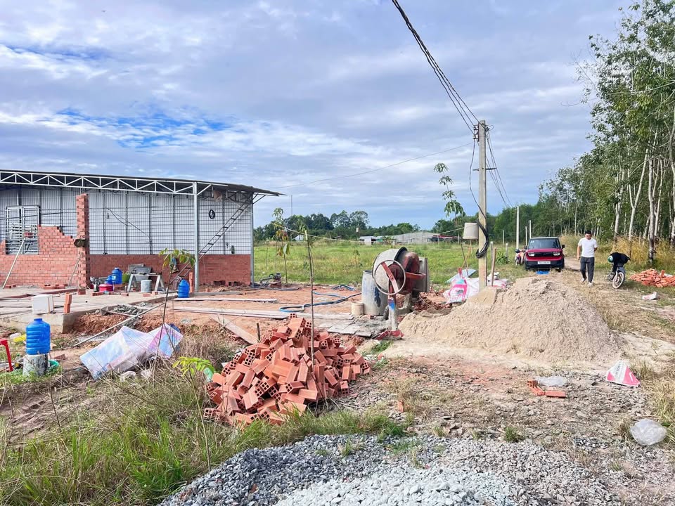 Đất khu phố 1, Thị Trấn Tân Biên 560m² giá 200 triệu - Sổ đỏ chính chủ ngay!