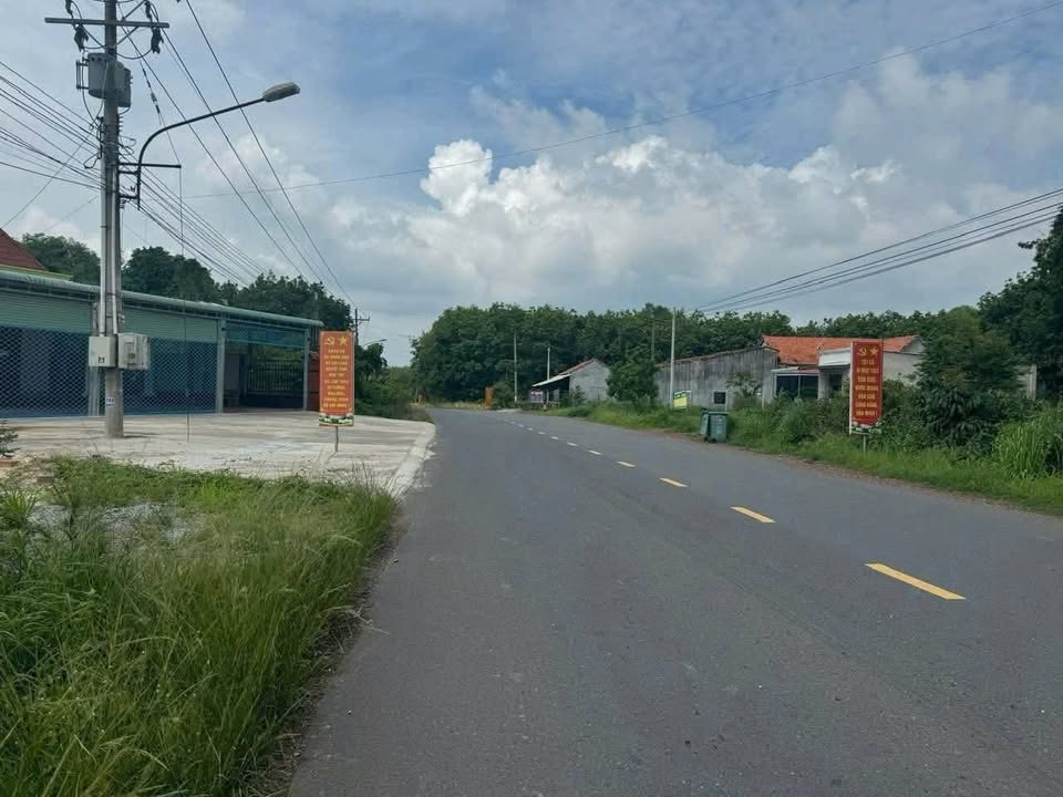 Kho xưởng 7700m² tại An Long, Phú Giáo - Giá chỉ 9 tỷ, mặt tiền 21m!