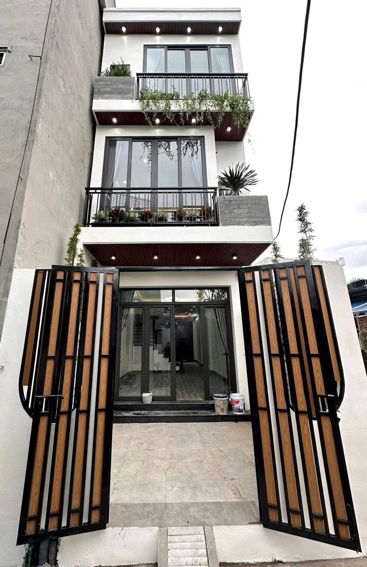 Nhà 3 tầng đường Kênh, Lộc Vượng 47m² giá 2.4 tỷ - Ô tô đỗ cửa, ngõ thông thoáng!