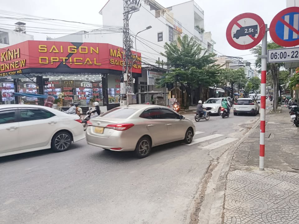 Nhà góc 2 mặt tiền đường 2 Tháng 9, Đà Nẵng 100m² giá 15 tỷ - Kinh doanh sầm uất!