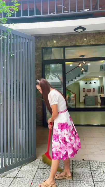 Nhà 2 tầng mặt tiền đường Hoài Thanh quận Ngũ Hành Sơn 80m² giá 12 tỷ - Chính chủ bán gấp!