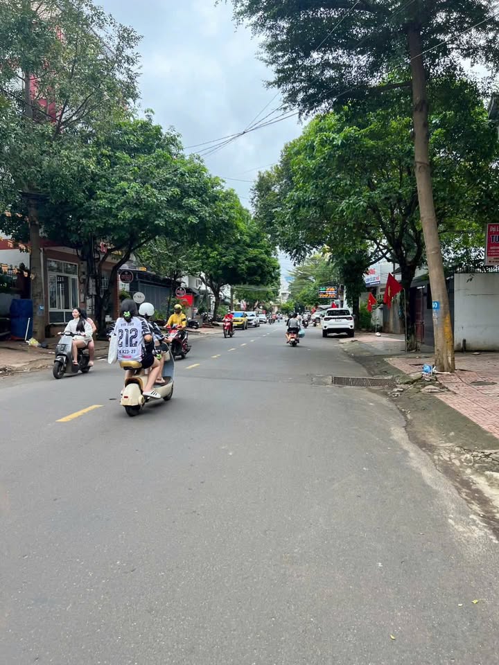 Nhà phố mặt tiền Nguyễn Công Trứ, Buôn Ma Thuột 52m² giá 6.35 tỷ - Kinh doanh sầm uất ngay trung tâm!