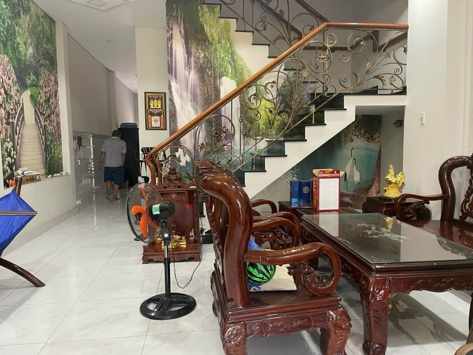 Nhà mặt tiền Lê Văn Việt, Q9, 120m² giá 7 tỷ - Đầu tư sinh lời ngay!