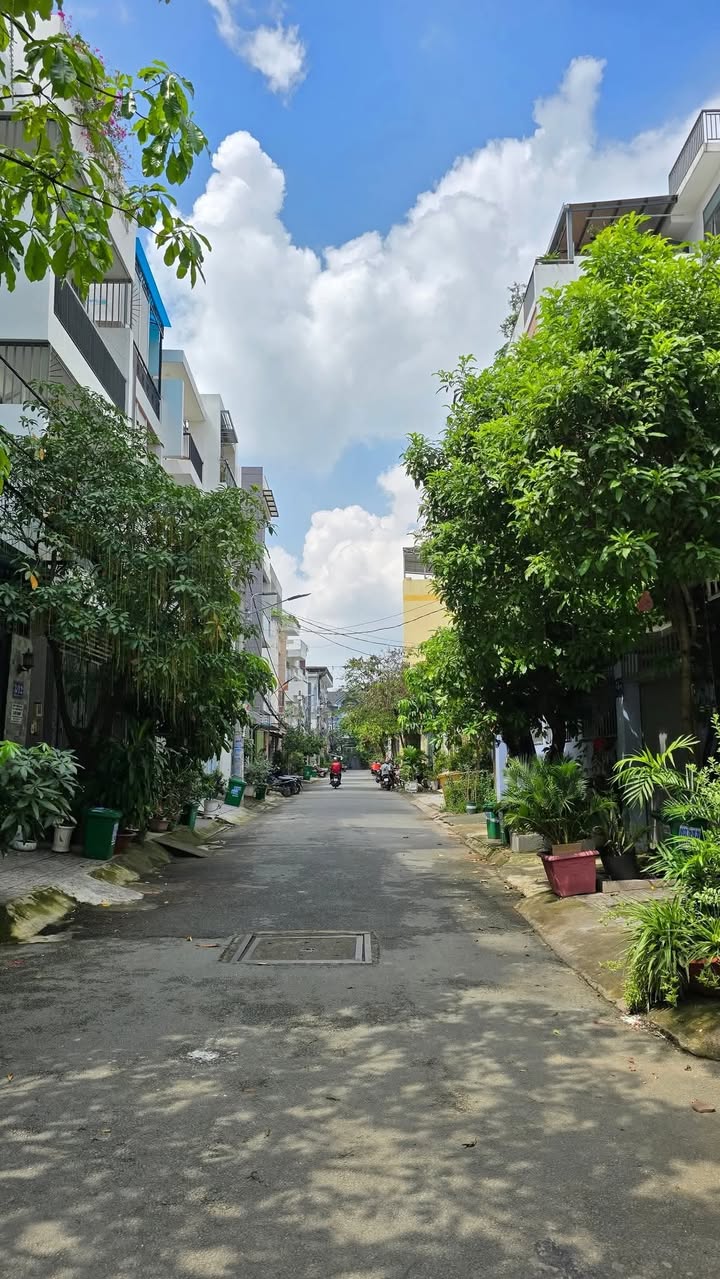 Nhà đẹp KDC Sông Đà, Thủ Đức 106m² giá 10 tỷ - Đỗ ô tô trong nhà!