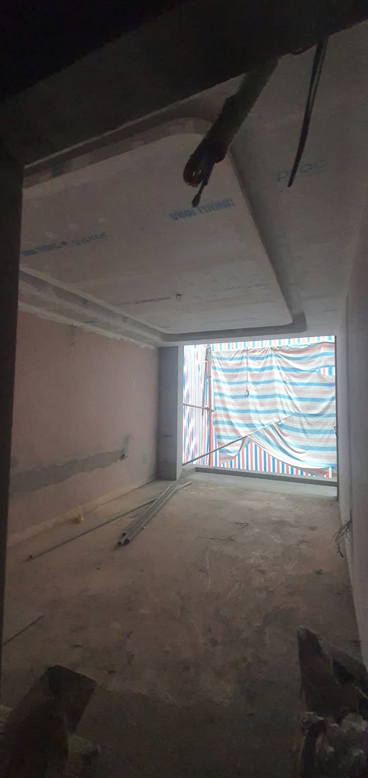 Nhà 5 tầng Liên Ninh 38m² giá 5 tỷ - Gần chợ và trường học thuận tiện!