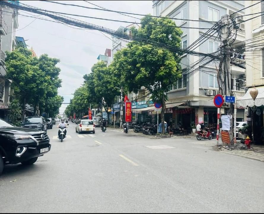 Nhà 4 tầng Tứ Liên - Tây Hồ 42m² giá 8.3 tỷ - Tiện ích đầy đủ, gần Hồ Tây!