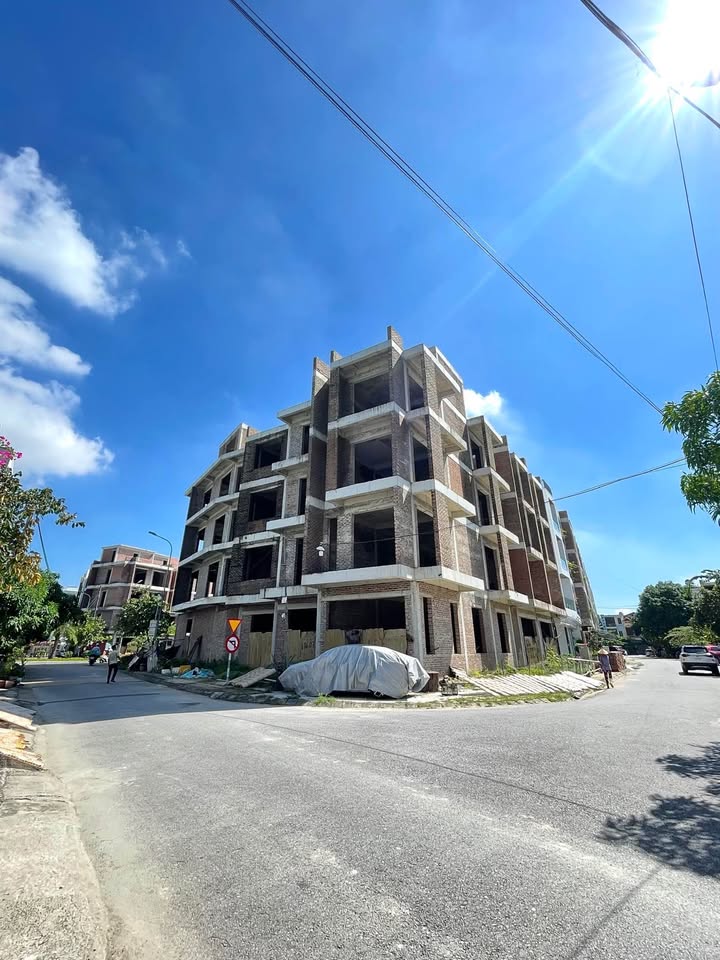 Nhà riêng Lạc Long Quân 80m² giá 6 tỷ - Hướng Nam, 3 mặt thoáng