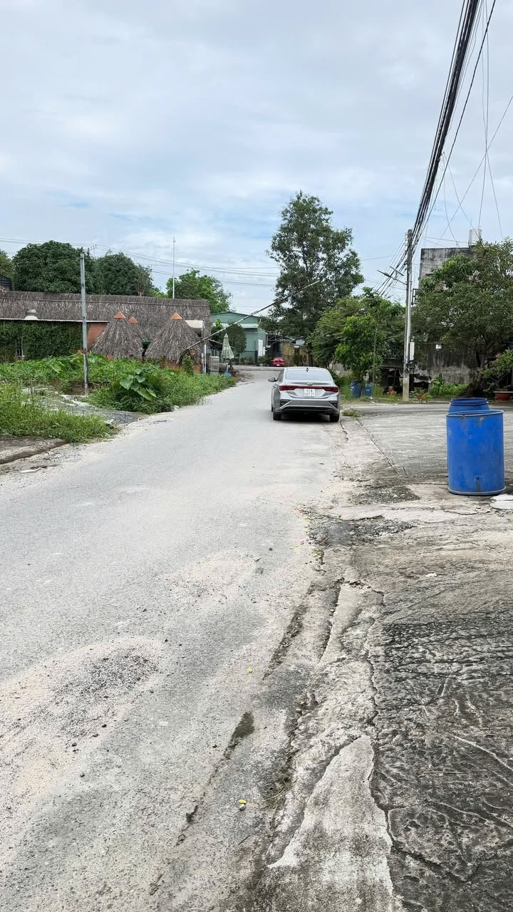 Đất thổ cư 180m² phường Tân Bình Dĩ An giá 3.75 tỷ - Mặt tiền đường nhựa cực đẹp!