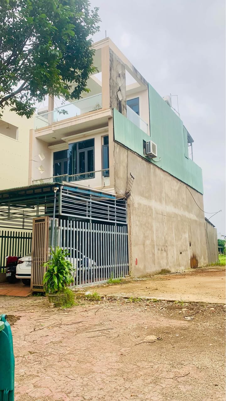 Nhà mặt tiền Trường Chinh, Quảng Ngãi 100m² giá 4.2 tỷ - Vị trí đẹp, kinh doanh thuận lợi!