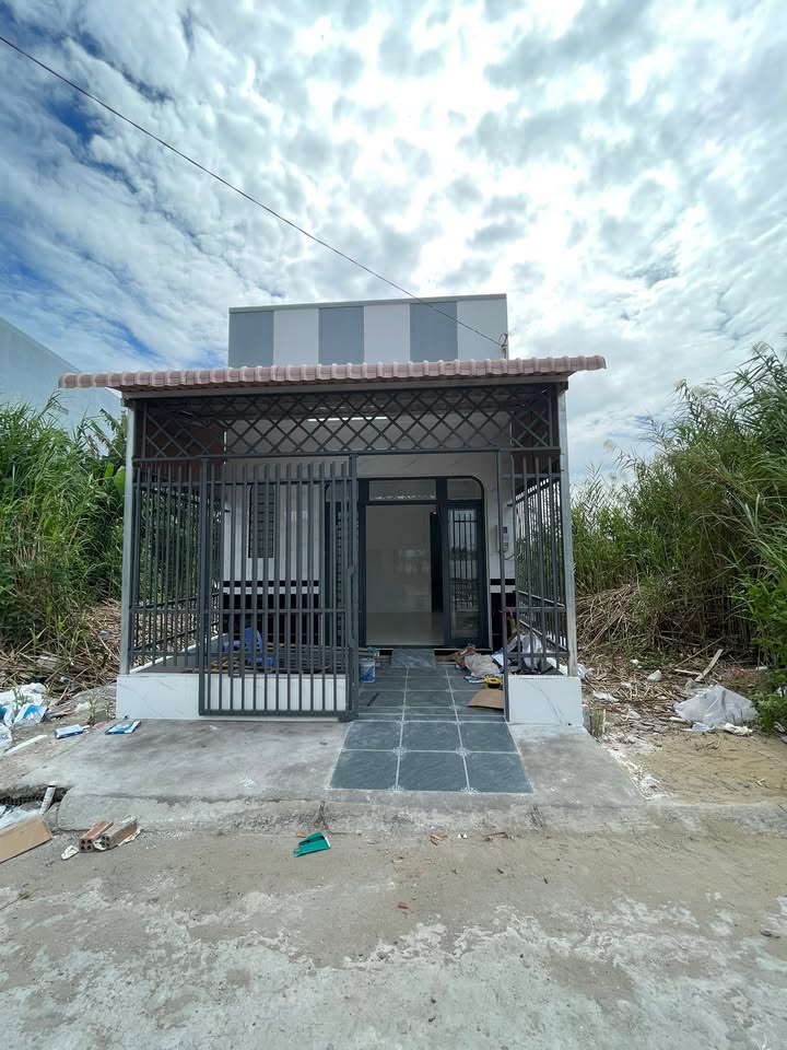 Nhà mới hoàn thiện tại Long Xuyên 86m² giá 1 tỷ - Thiết kế hiện đại, thuận tiện sống!