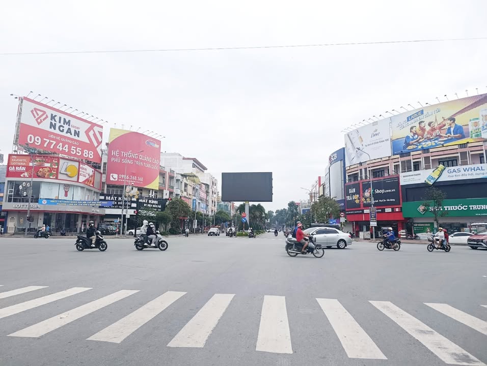 Nhà mặt tiền Hùng Vương, Tân An 64m² giá 15 tỷ - Đầu tư sinh lời ngay!