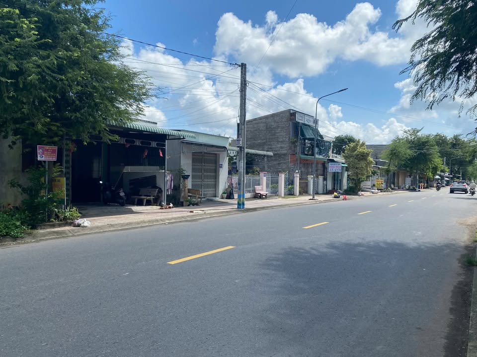 Nhà cấp 4 đường Nguyễn Thái Học, 135m² giá 1.8 tỷ - Đường nhựa rộng rãi