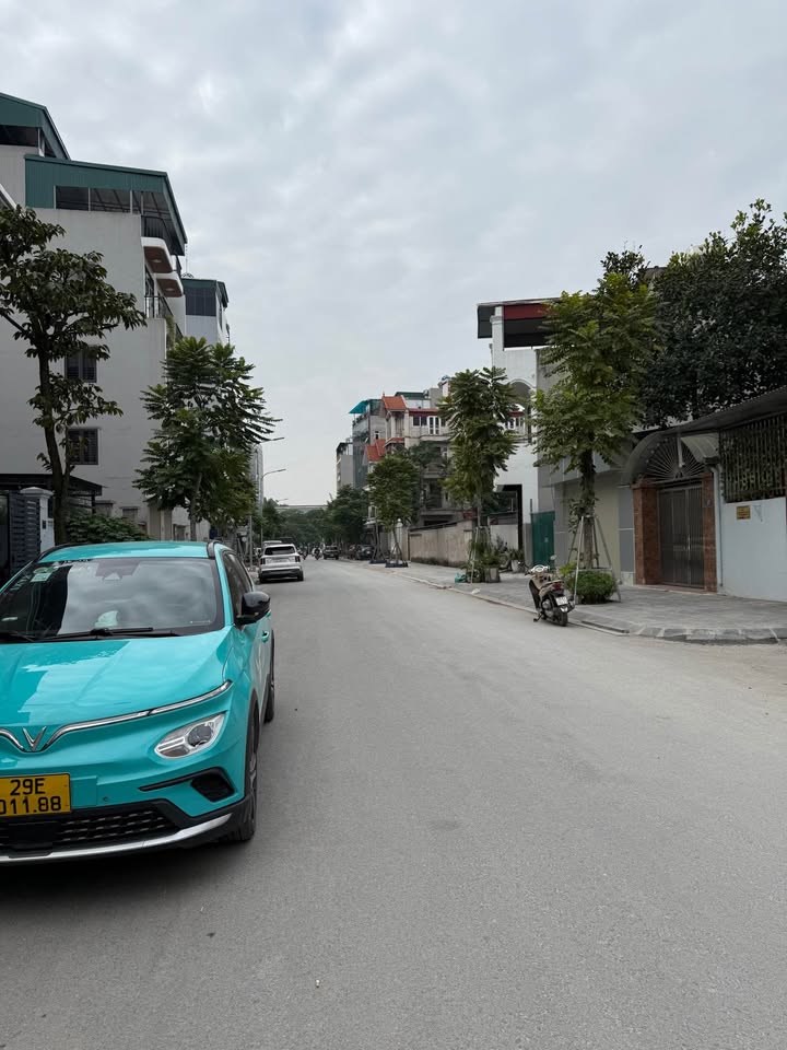 Đất mặt phố Phúc Lợi Long Biên 77m² giá 18.5 tỷ - Lô góc hai mặt thoáng!