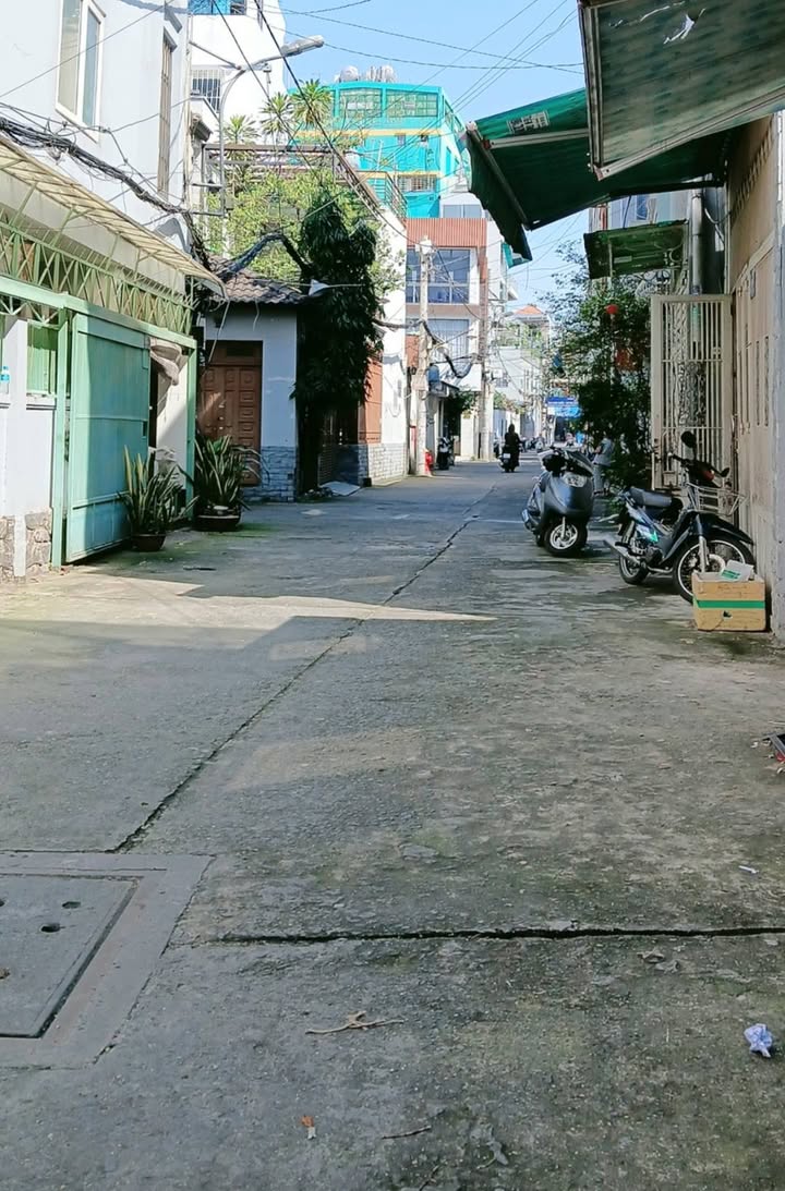 Nhà 4 tầng Tân Bình 78m² giá 8 tỷ - Hẻm xe hơi, nội thất sang trọng!