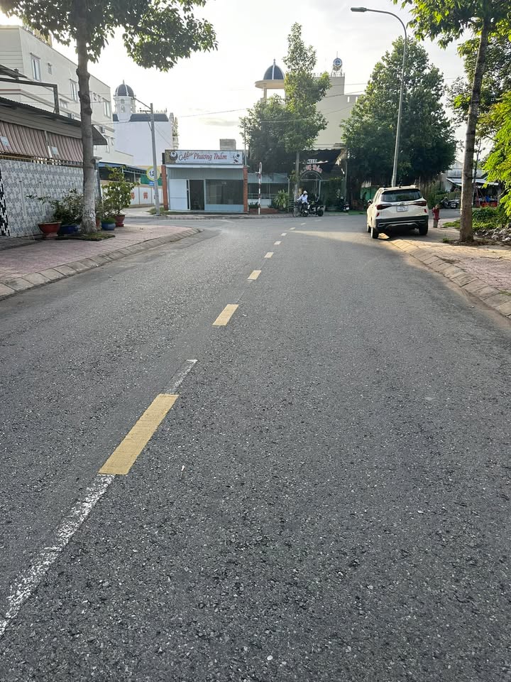 Biệt thự Tico Trương Định Gò Công 300m² giá 4.4 tỷ - Cơ hội đầu tư lý tưởng!