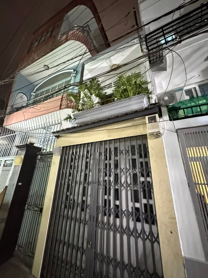 Nhà phố Bình Thạnh 35m² giá 5.2 tỷ - Gần chợ Thị Nghè, đường XVNT!