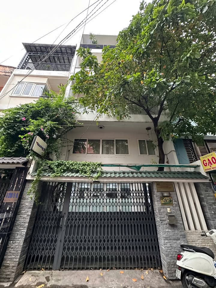 Nhà mặt tiền Bành Văn Trân, Tân Bình 97m² giá 21 tỷ - Thiết kế hiện đại, thang máy tiện lợi!