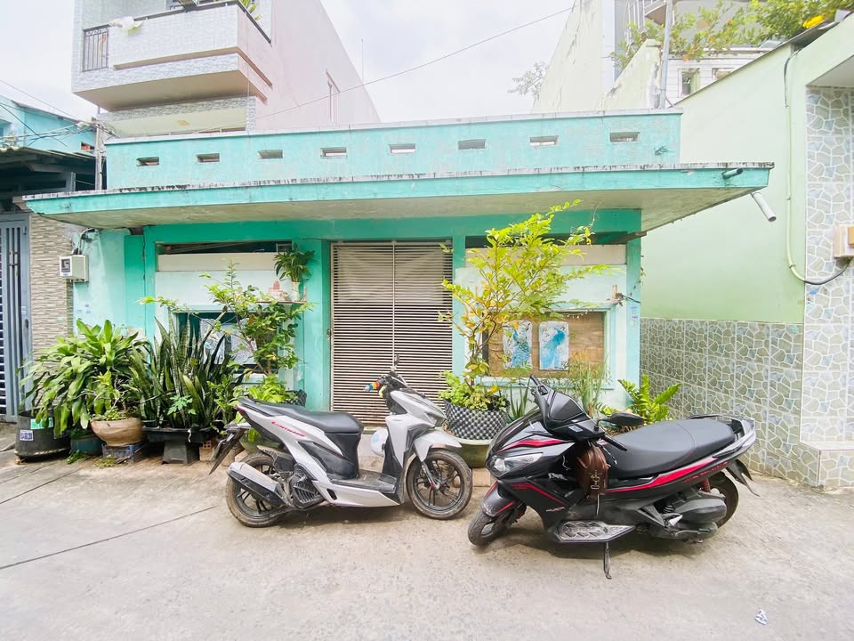 Nhà giá rẻ quận Bình Tân 68m² chỉ 4,85 tỷ - Gần chợ và trường học!