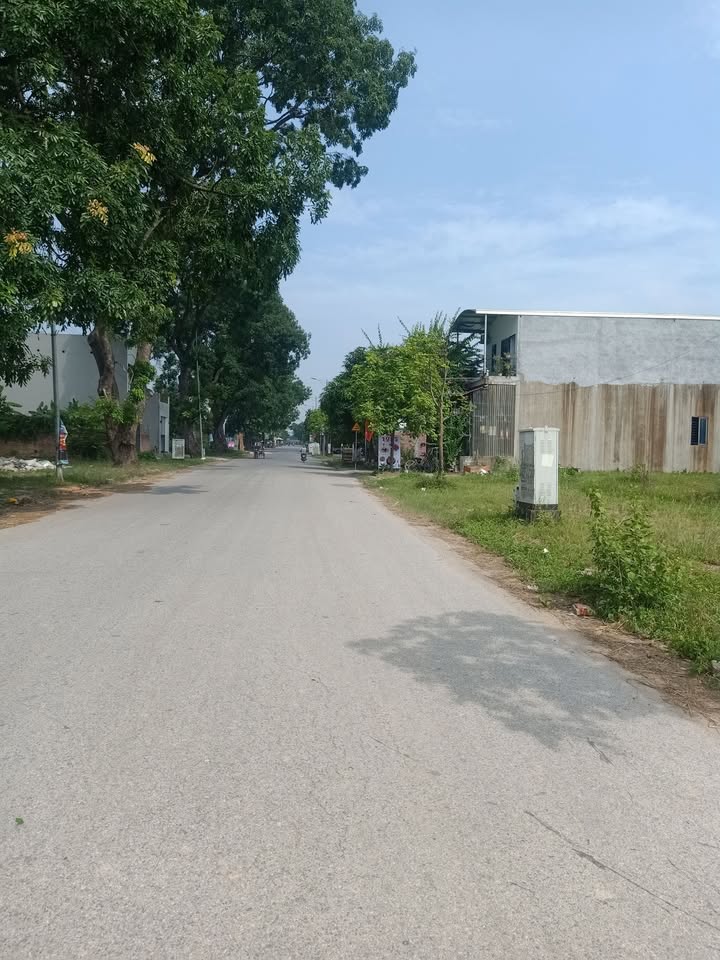 Đất nền Tứ Xã Lâm Thao 100m² - Giá mềm, mặt tiền bể bơi Sông Hồng!