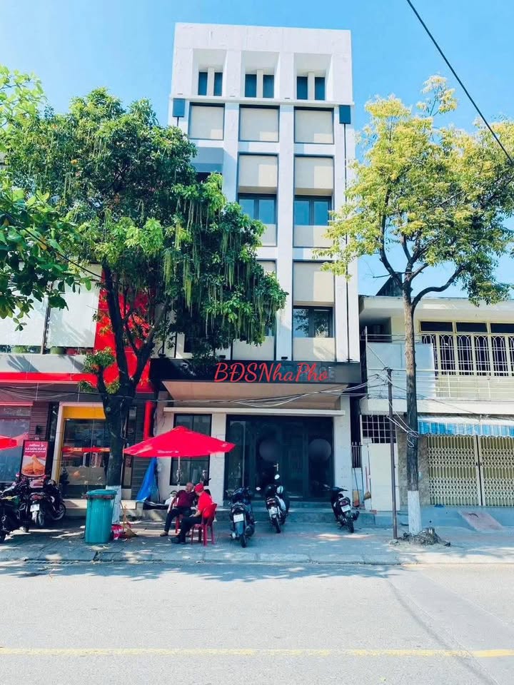 Nhà mặt tiền đường Tiểu La, quận Hải Châu 225m² giá 27 triệu - Vị trí đắc địa cho kinh doanh!