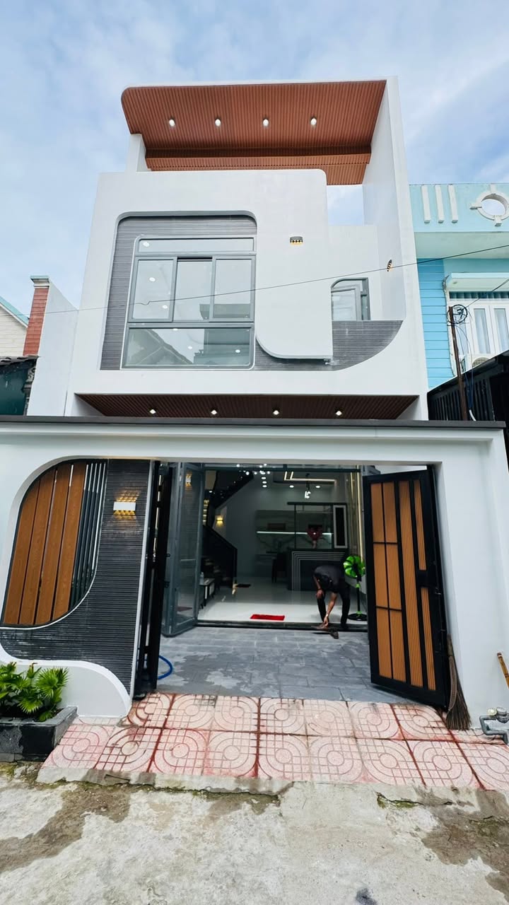 Nhà phố Cần Giuộc 83m² giá 2.65 tỷ - Vị trí đẹp gần trường học!