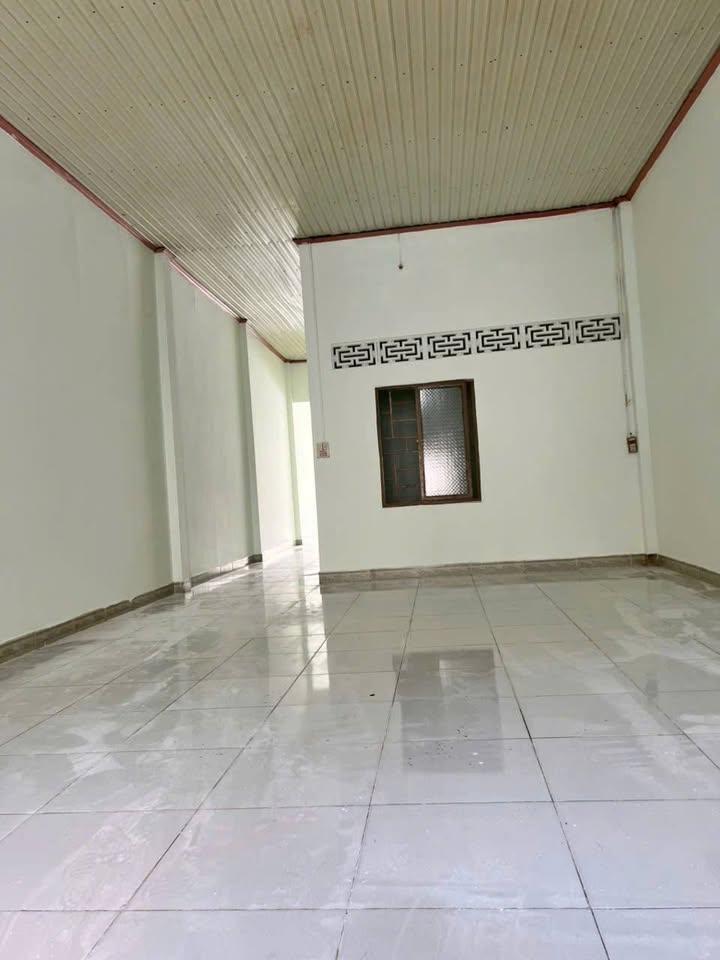 Nhà mặt tiền QL 14, Đồng Xoài, 150m² giá 5.5 triệu - Kinh doanh thuận lợi!