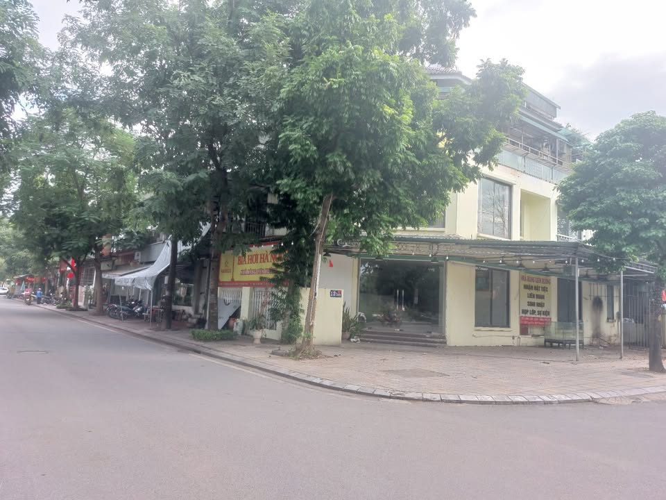 Biệt thự liền kề Đặng Xá 300m² giá 30 triệu - Phù hợp làm văn phòng hoặc kinh doanh!