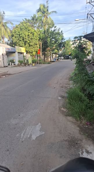 Bán đất có nhà cấp 4 tại đường Trần Phú, Bồng Sơn, 151m² - Vị trí trung tâm, tiện kinh doanh!