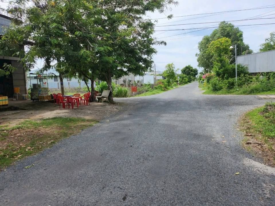 Nhà phố 2 mặt tiền đường Dương Quang Đông, Trà Vinh 258.6m² giá 1.3 tỷ - Sẵn sàng giao dịch!