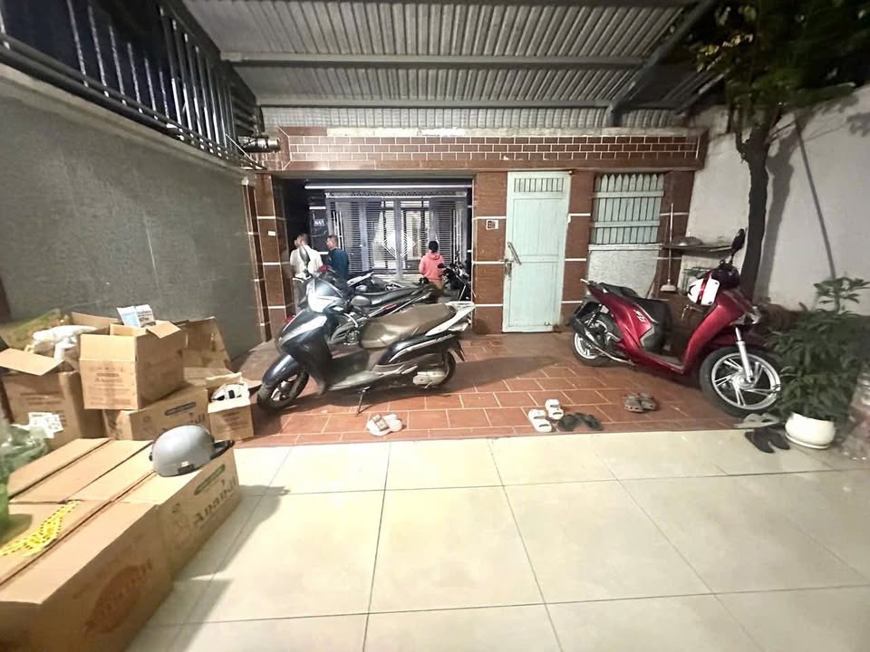 Nhà phố Dĩ An 100m² giá 6.2 tỷ - Vị trí đắc địa, tiện ích đầy đủ!