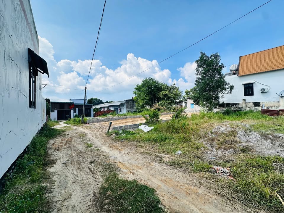 Đất nền Nguyễn Thượng Hiền La Gi 217m² giá 1.9 tỷ - Vị trí đắc địa, tiện ích đầy đủ!