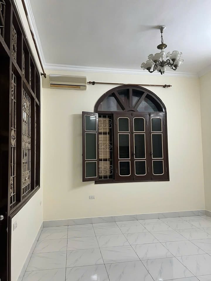 Nhà cho thuê ngõ 52 Lê Trọng Tấn, quận Thanh Xuân, 100m² - Gần trường, chợ, tiện ích đầy đủ!