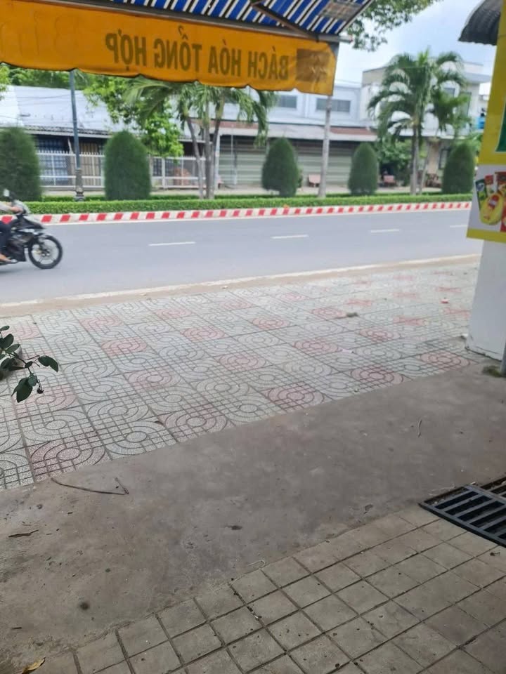 Nhà mặt tiền đường 30/04 Trà Vinh 150m² giá 3.999 tỷ - Kinh doanh thuận lợi!