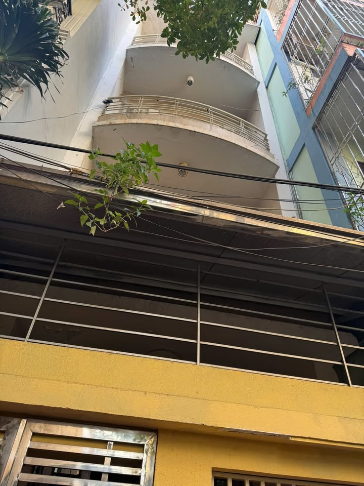 Nhà đẹp ngõ 65 Vũ Ngọc Phan, Đống Đa 53m² giá 15 tỷ - Vị trí trung tâm, giao thông thuận tiện!