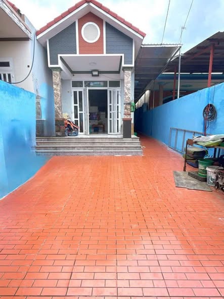 Nhà mặt tiền đường nhựa Đông Hòa 168m² giá 5 tỷ - Hướng Đông Bắc, sẵn sàng ở ngay!