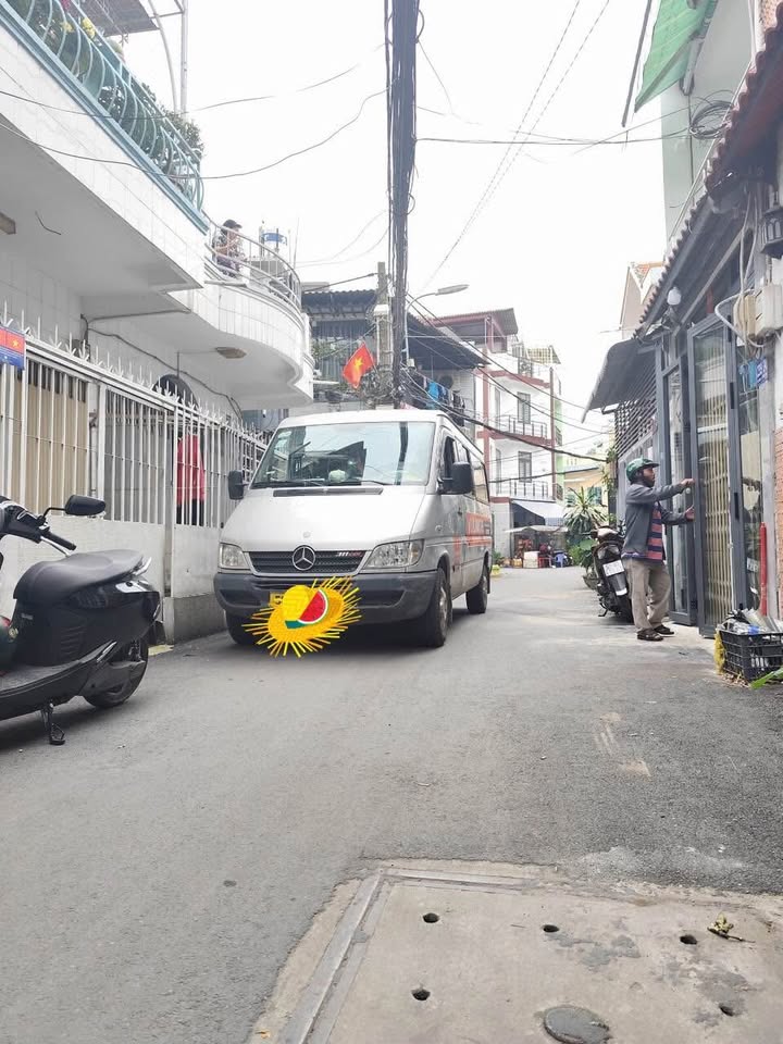 Nhà phố Bà Hom Quận 6 giá 6 tỷ - Tiện xây mới, vị trí đắc địa!