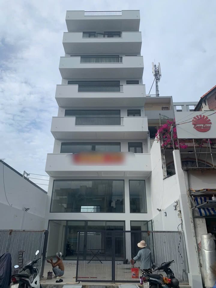 Cho thuê tòa nhà văn phòng mới xây tại đường Bùi Văn Ba, quận 7 - Tiềm năng kinh doanh lớn!