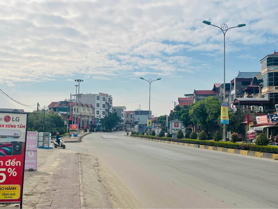 Nhà 4 tầng mặt đường QL2 Phúc Yên, 69m² - Cơ hội kinh doanh tuyệt vời!