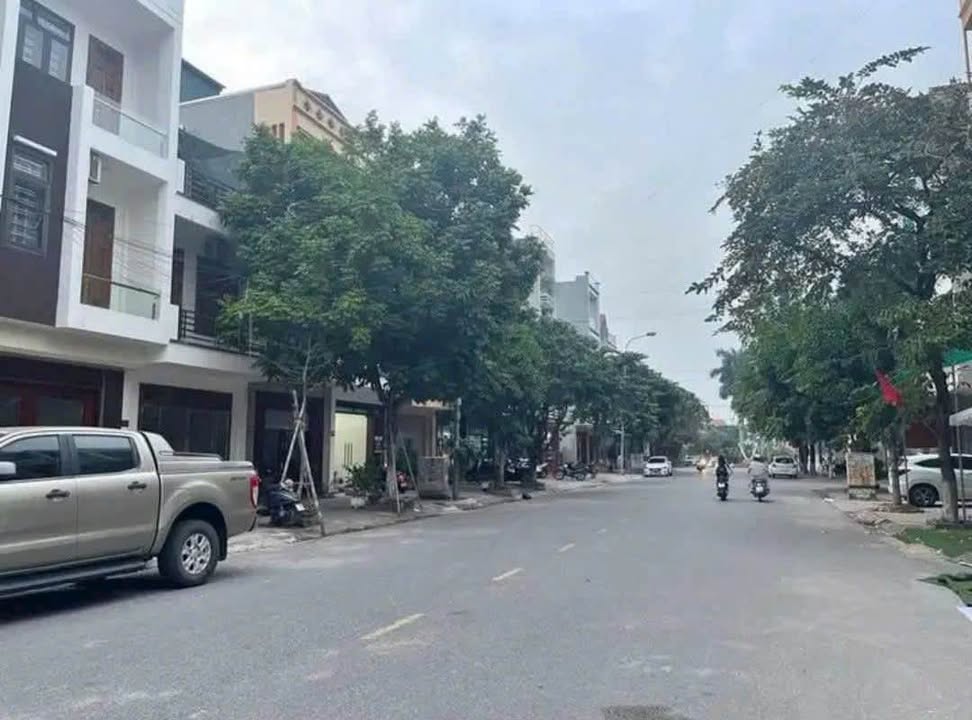 Bán gấp FrontHouse mặt đường Nguyễn Đình Chính 151,2m² - Vị trí đẹp, kinh doanh hiệu quả!