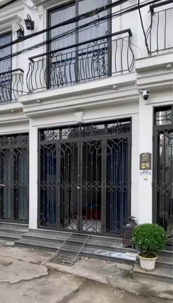 Nhà riêng Long Biên 30m² giá 2.7 tỷ - Sổ đỏ chính chủ, sang tên ngay!