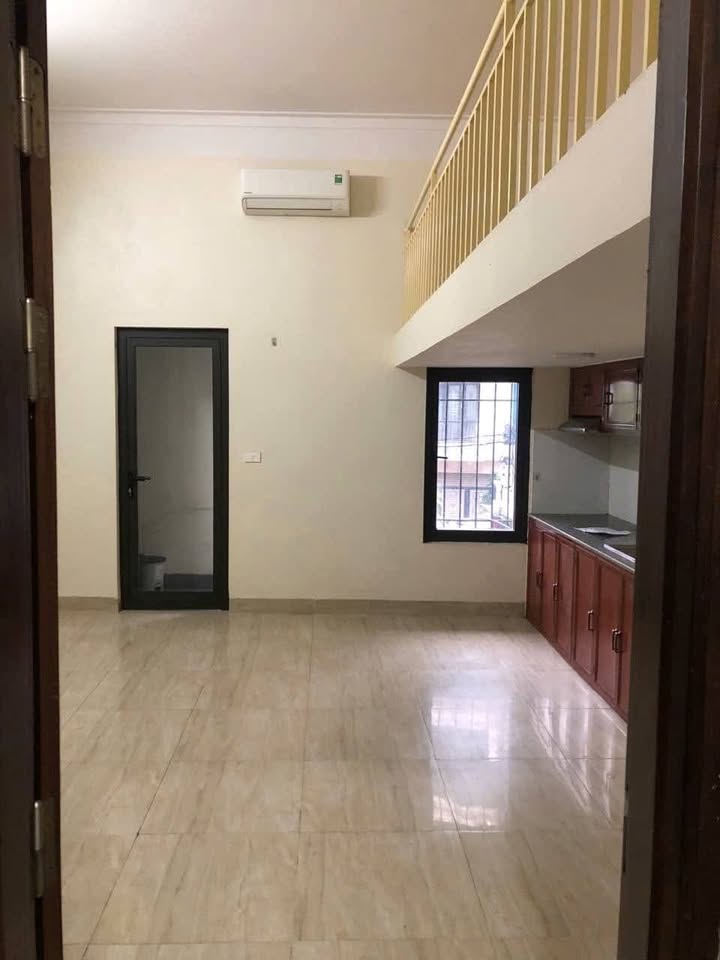 Căn hộ cho thuê tại Bồ Đề, Long Biên 45m² giá chỉ 4 triệu - Ban công thoáng mát!