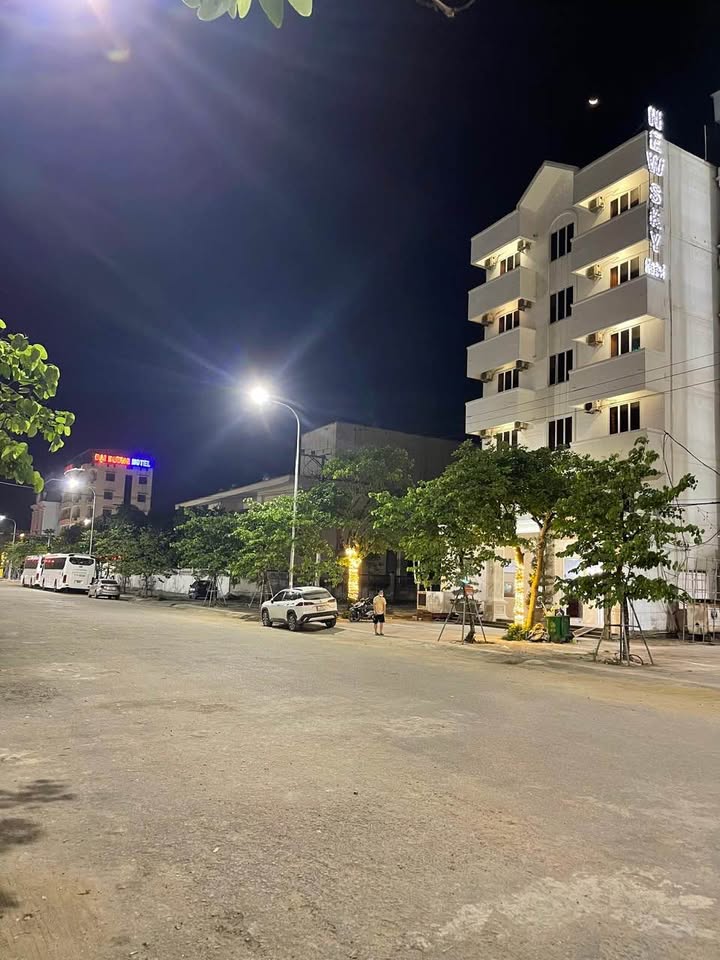 Khách sạn mặt đường Nguyễn Thức Tự Cửa Lò 290m² giá 30 tỷ - Vị trí vàng cho đầu tư!